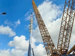 上海華誼綠色甲醇項目四臺精餾塔順利完成吊裝